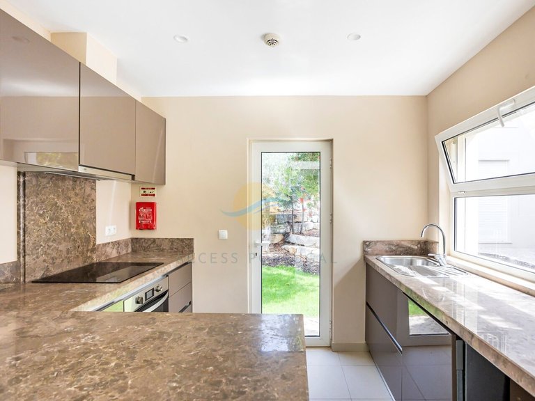 Villa for Sale in União Das Freguesias De Lagoa E Carvoeiro, Lagoa (algarve), Portugal 16