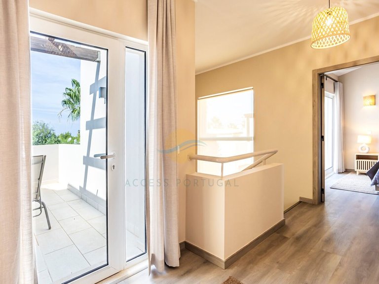 Villa for Sale in União Das Freguesias De Lagoa E Carvoeiro, Lagoa (algarve), Portugal 20