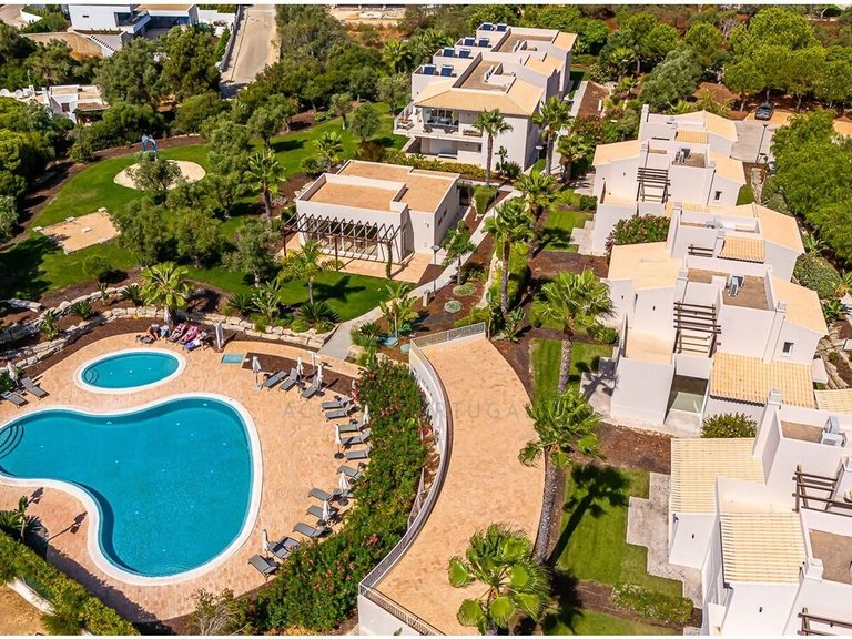 Villa for Sale in União Das Freguesias De Lagoa E Carvoeiro, Lagoa (algarve), Portugal 41