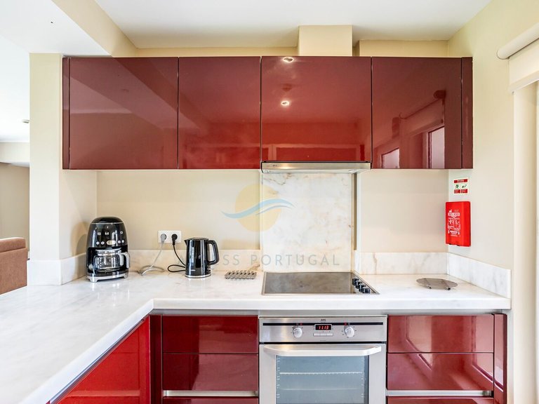 Villa for Sale in União Das Freguesias De Lagoa E Carvoeiro, Lagoa (algarve), Portugal 12