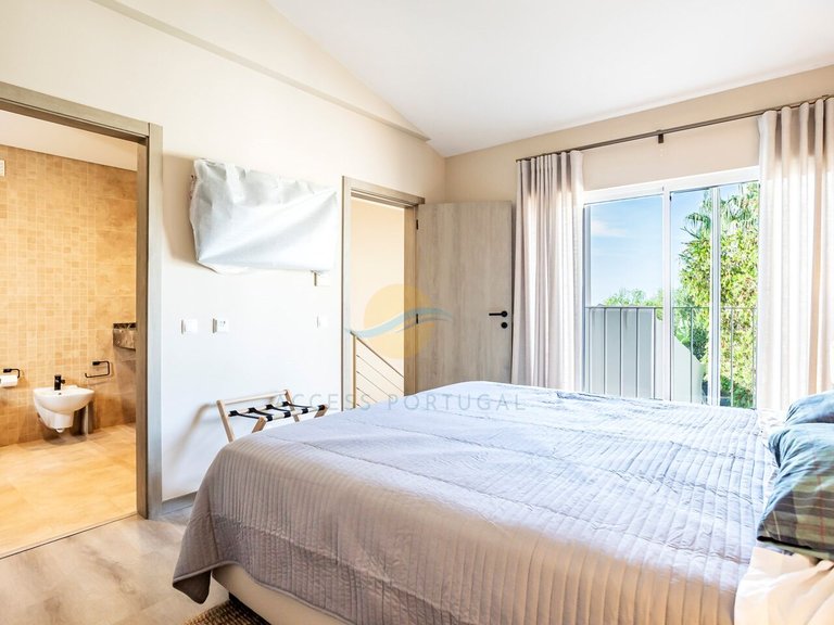 Villa for Sale in União Das Freguesias De Lagoa E Carvoeiro, Lagoa (algarve), Portugal 23