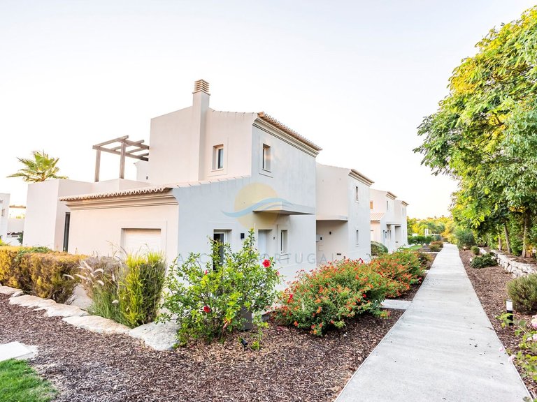 Villa for Sale in União Das Freguesias De Lagoa E Carvoeiro, Lagoa (algarve), Portugal 4