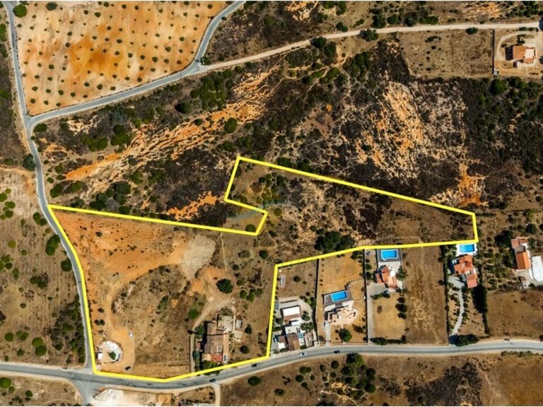 Villa for Sale in União Das Freguesias De Lagoa E Carvoeiro, Lagoa (algarve), Portugal 1