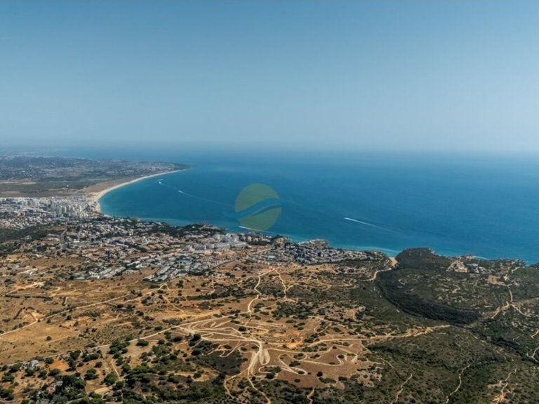 Villa for Sale in União Das Freguesias De Lagoa E Carvoeiro, Lagoa (algarve), Portugal 7