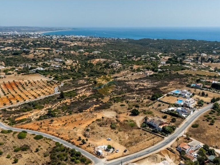 Villa for Sale in União Das Freguesias De Lagoa E Carvoeiro, Lagoa (algarve), Portugal 2