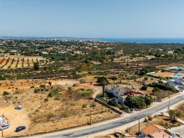 Villa for Sale in União Das Freguesias De Lagoa E Carvoeiro, Lagoa (algarve), Portugal 3