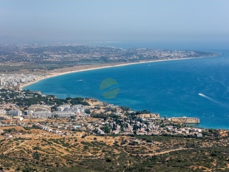 Villa for Sale in União Das Freguesias De Lagoa E Carvoeiro, Lagoa (algarve), Portugal 8