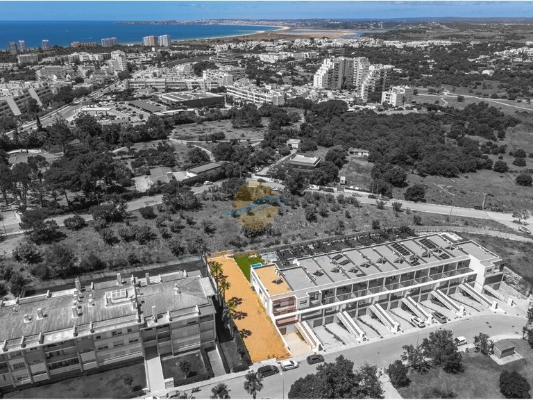 Villa for Sale in Alvor, Portimão, Portugal 4