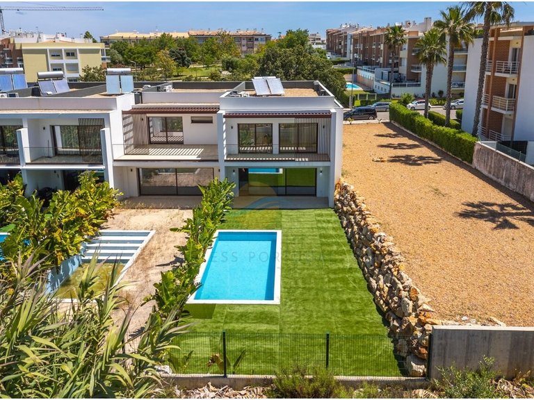 Villa for Sale in Alvor, Portimão, Portugal 2