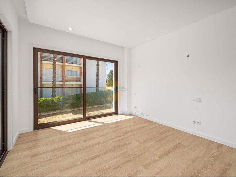 Villa for Sale in Alvor, Portimão, Portugal 33