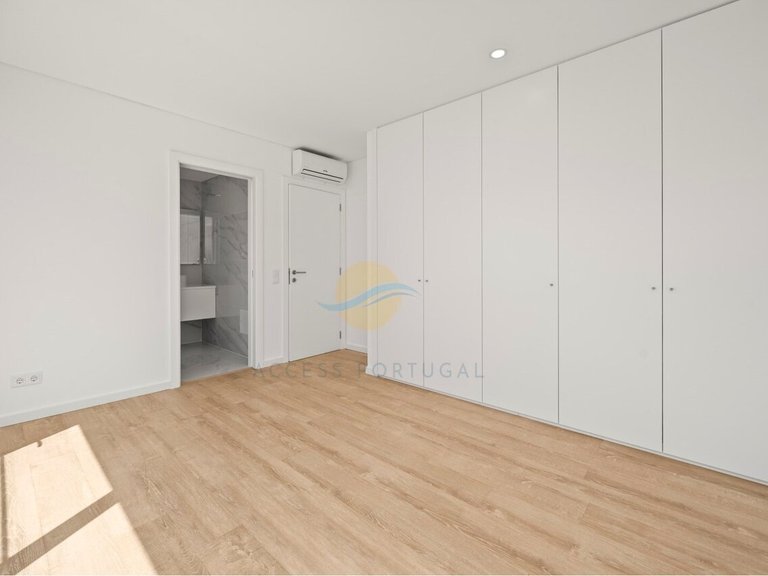 Villa for Sale in Alvor, Portimão, Portugal 43