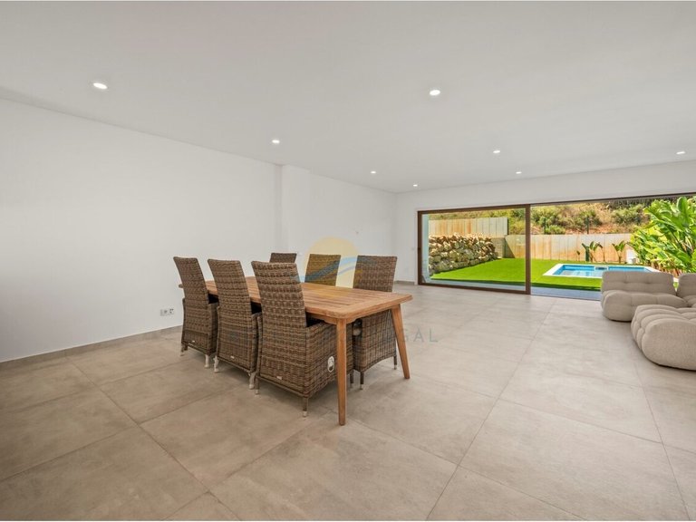 Villa for Sale in Alvor, Portimão, Portugal 18