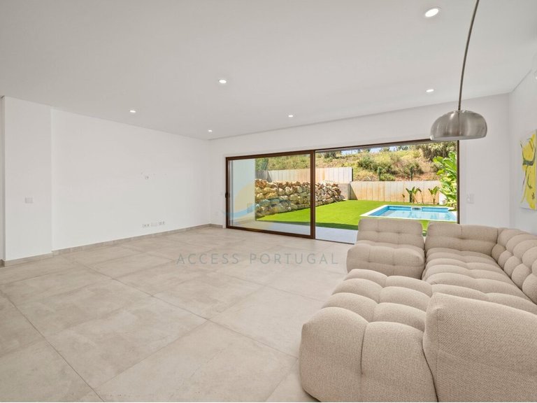 Villa for Sale in Alvor, Portimão, Portugal 13