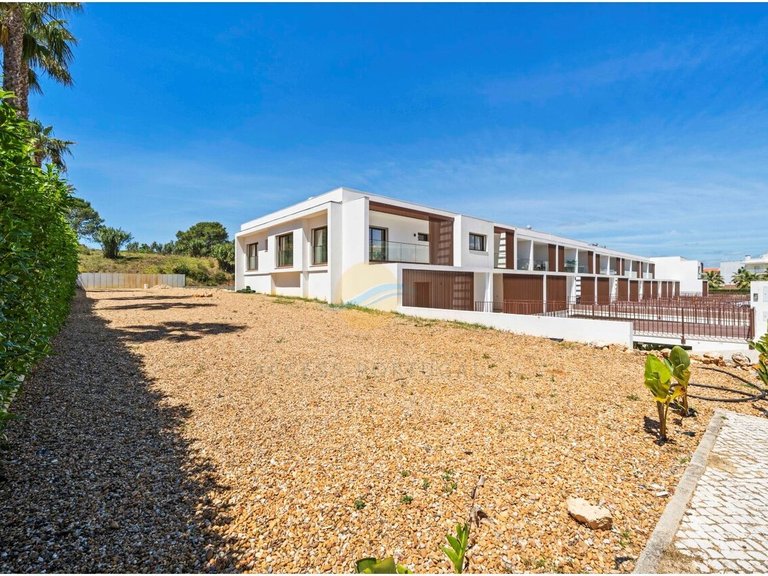 Villa for Sale in Alvor, Portimão, Portugal 8