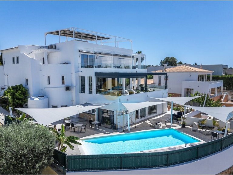 Villa for Sale in Ferragudo, Lagoa (algarve), Portugal 1
