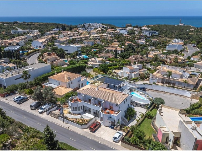 Villa for Sale in Ferragudo, Lagoa (algarve), Portugal 5