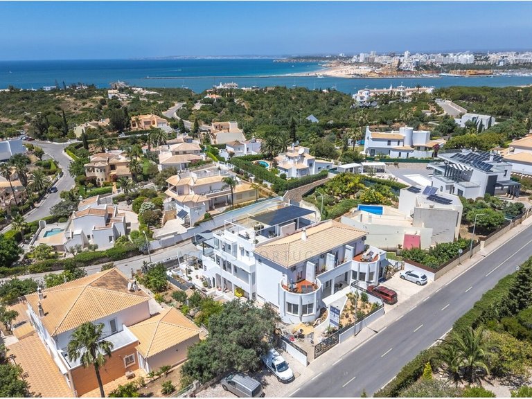 Villa for Sale in Ferragudo, Lagoa (algarve), Portugal 2
