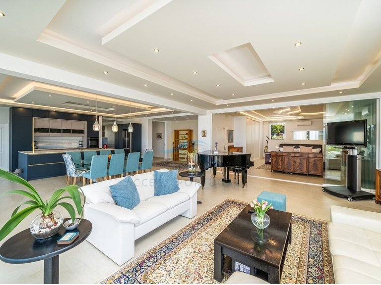 Villa for Sale in Ferragudo, Lagoa (algarve), Portugal 8