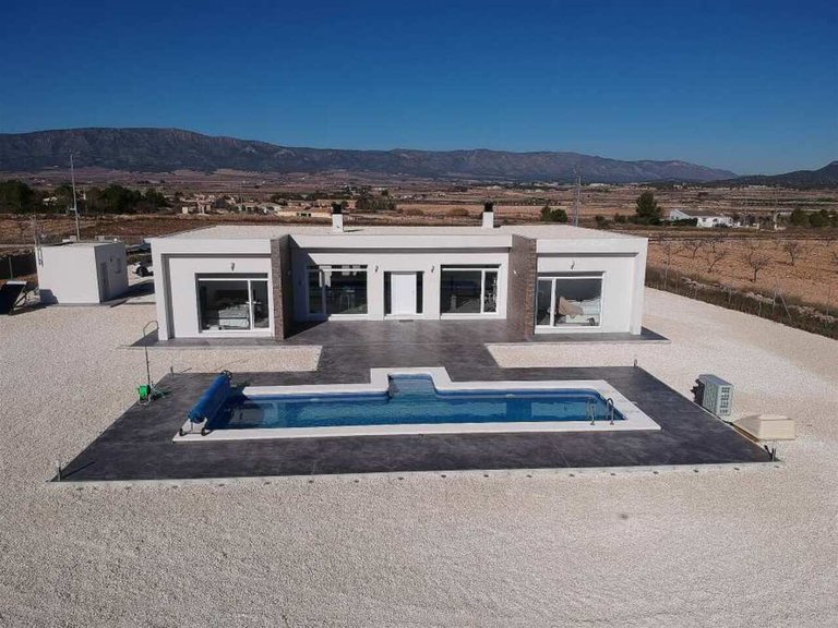 Villa for Sale in Pinoso, Alicante 2