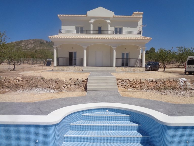 Villa for Sale in Inland Pinoso, Alicante 1