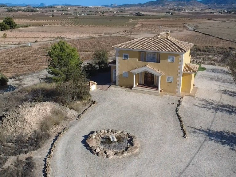 Villa for Sale in Inland Pinoso, Alicante 2