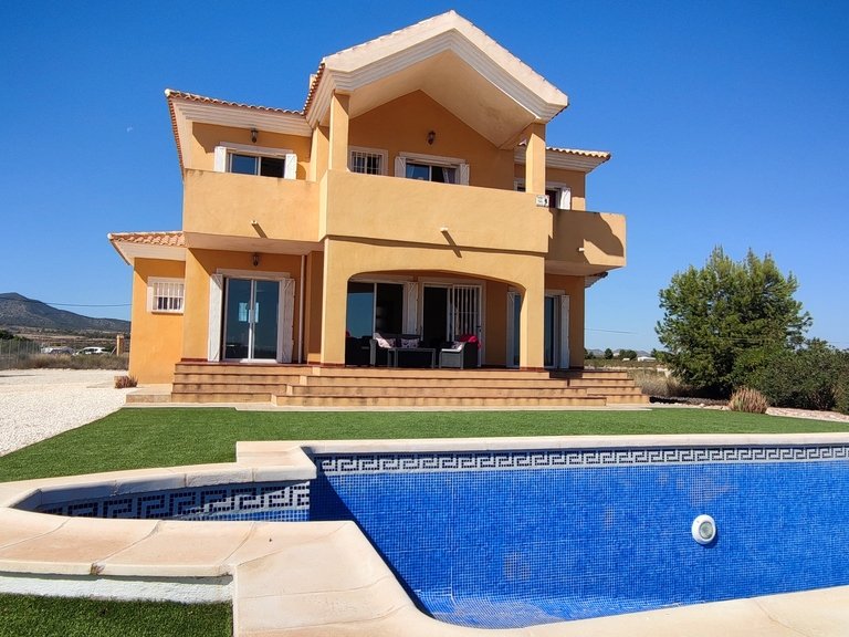 Villa for Sale in Inland Pinoso, Alicante 4