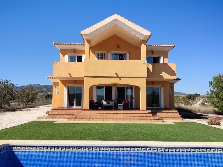 Villa for Sale in Inland Pinoso, Alicante 3