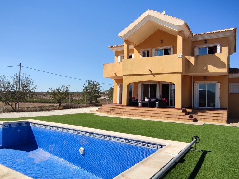 Villa for Sale in Inland Pinoso, Alicante 5