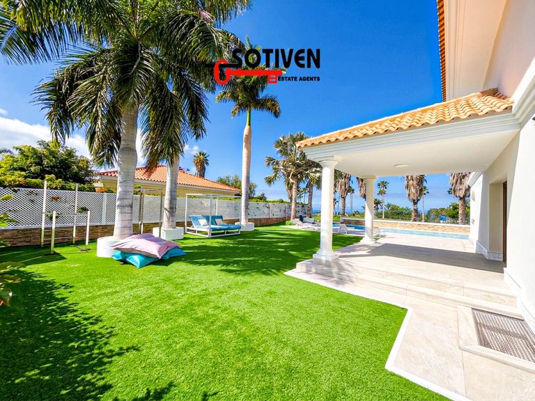 Villa for Sale in Adeje, Sta.cruz Tener. 8