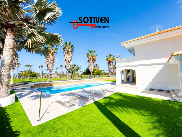 Villa for Sale in Adeje, Sta.cruz Tener. 5