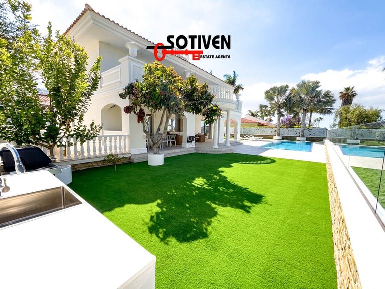 Villa for Sale in Adeje, Sta.cruz Tener. 3