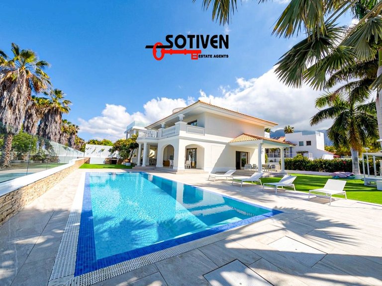 Villa for Sale in Adeje, Sta.cruz Tener. 1