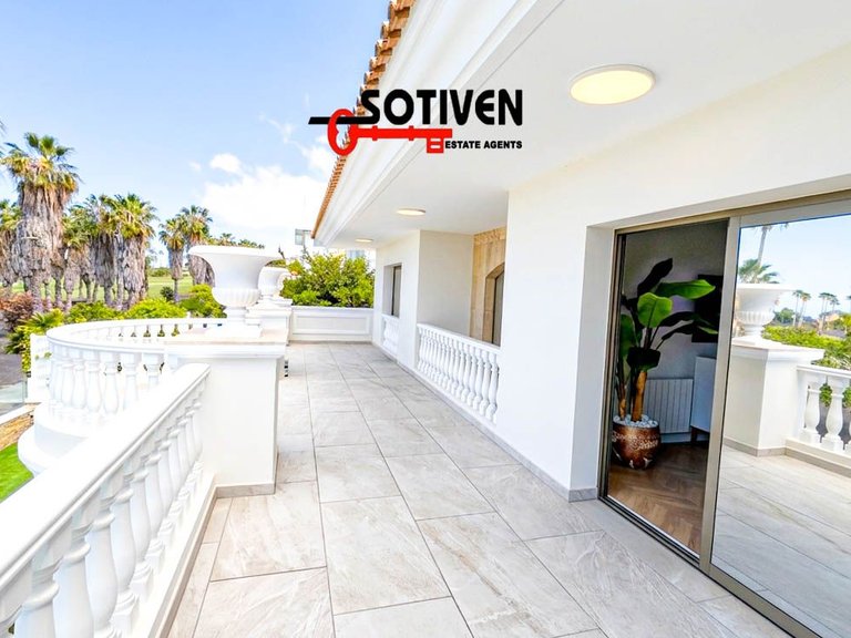 Villa for Sale in Adeje, Sta.cruz Tener. 19