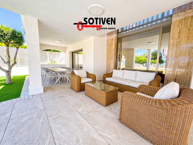 Villa for Sale in Adeje, Sta.cruz Tener. 10