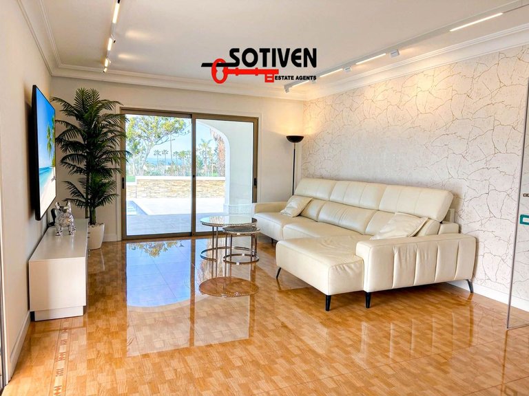Villa for Sale in Adeje, Sta.cruz Tener. 12