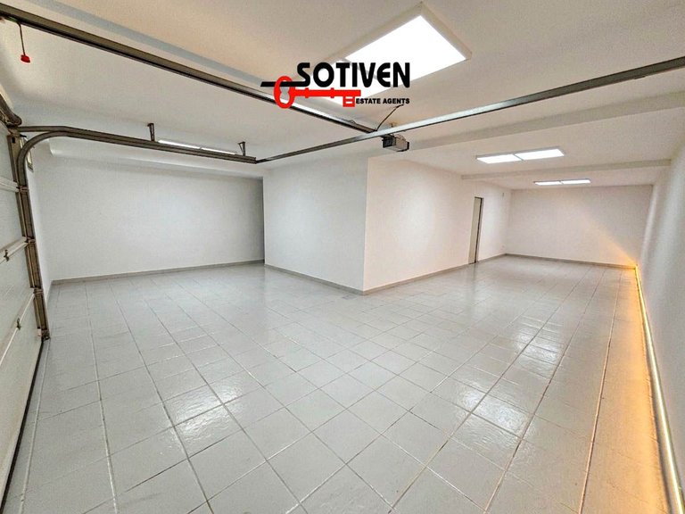 Villa for Sale in Adeje, Sta.cruz Tener. 36