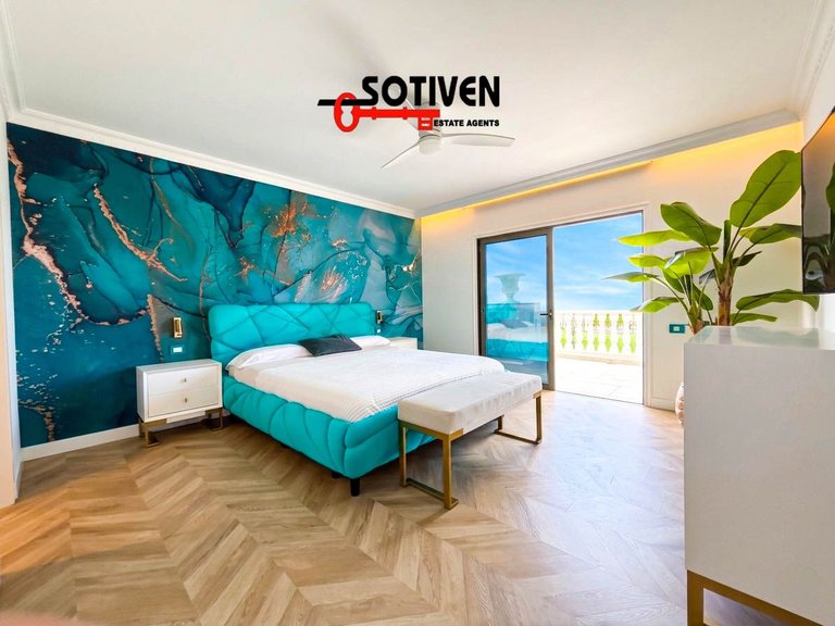 Villa for Sale in Adeje, Sta.cruz Tener. 21