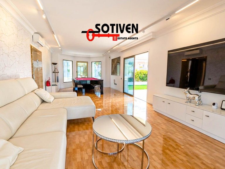 Villa for Sale in Adeje, Sta.cruz Tener. 11