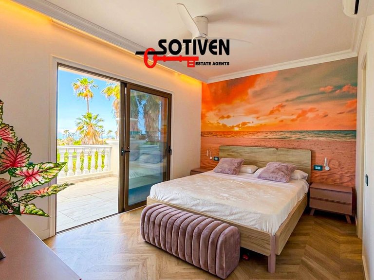 Villa for Sale in Adeje, Sta.cruz Tener. 26