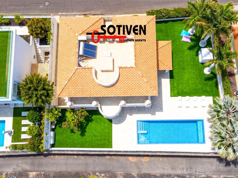 Villa for Sale in Adeje, Sta.cruz Tener. 37