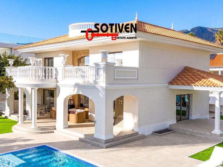 Villa for Sale in Adeje, Sta.cruz Tener. 4