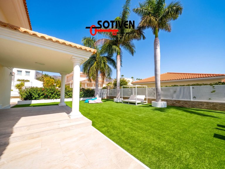 Villa for Sale in Adeje, Sta.cruz Tener. 6