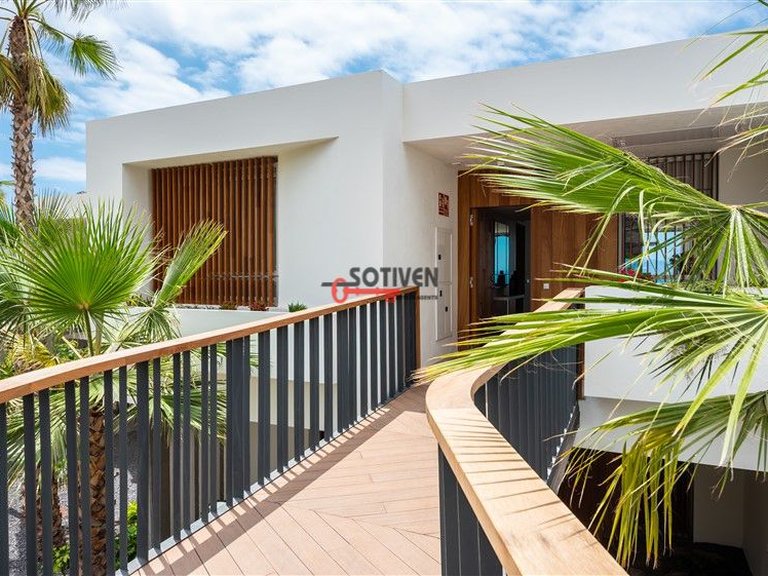 Apartment for Sale in Guía De Isora, Sta.cruz Tener. 11