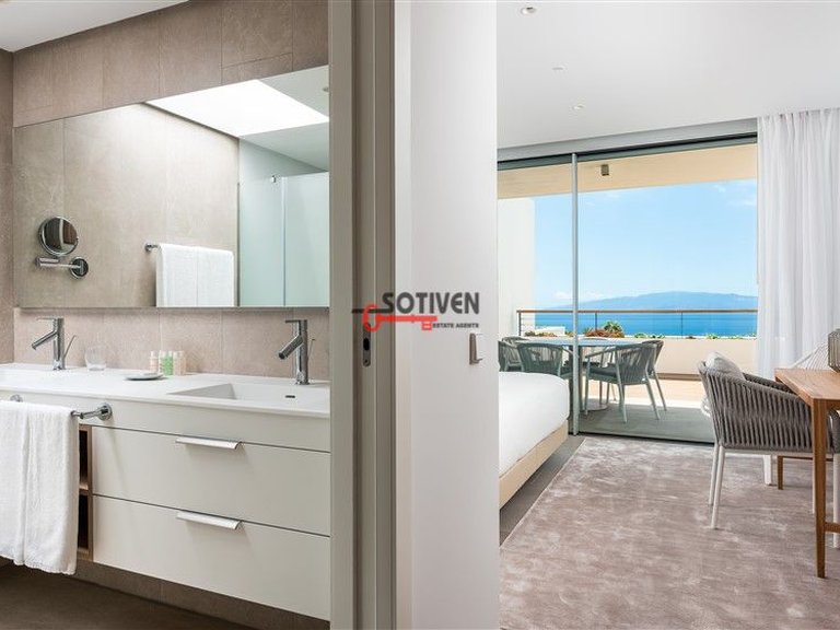 Apartment for Sale in Guía De Isora, Sta.cruz Tener. 21