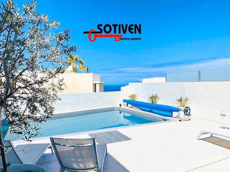 Villa for Sale in Adeje, Sta.cruz Tener. 3