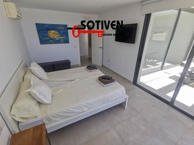 Villa for Sale in Adeje, Sta.cruz Tener. 21