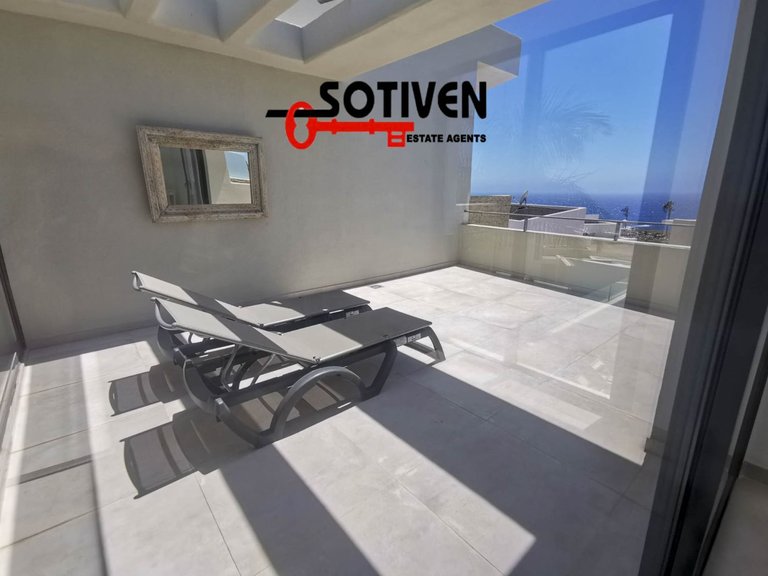 Villa for Sale in Adeje, Sta.cruz Tener. 25