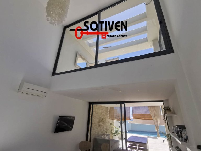 Villa for Sale in Adeje, Sta.cruz Tener. 31