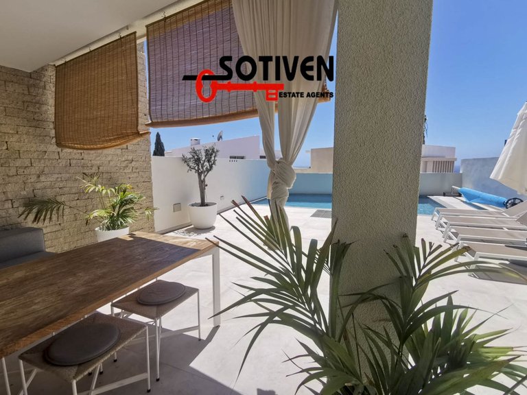 Villa for Sale in Adeje, Sta.cruz Tener. 37