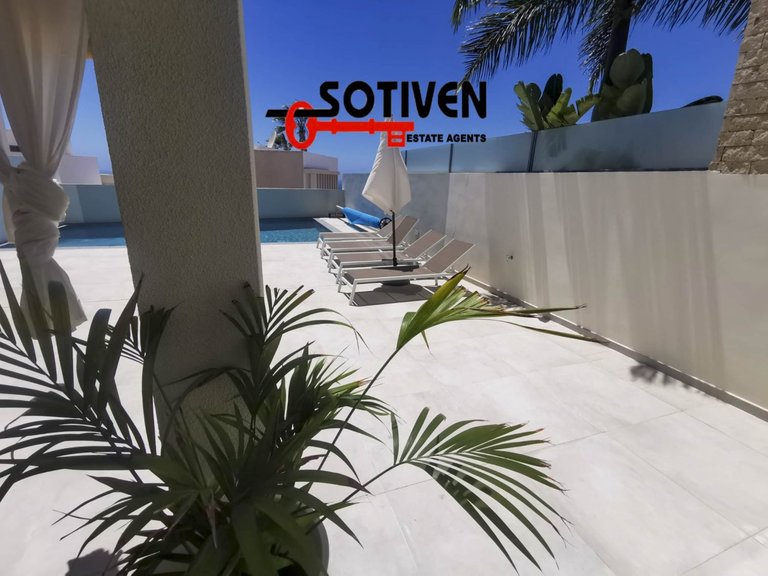 Villa for Sale in Adeje, Sta.cruz Tener. 39